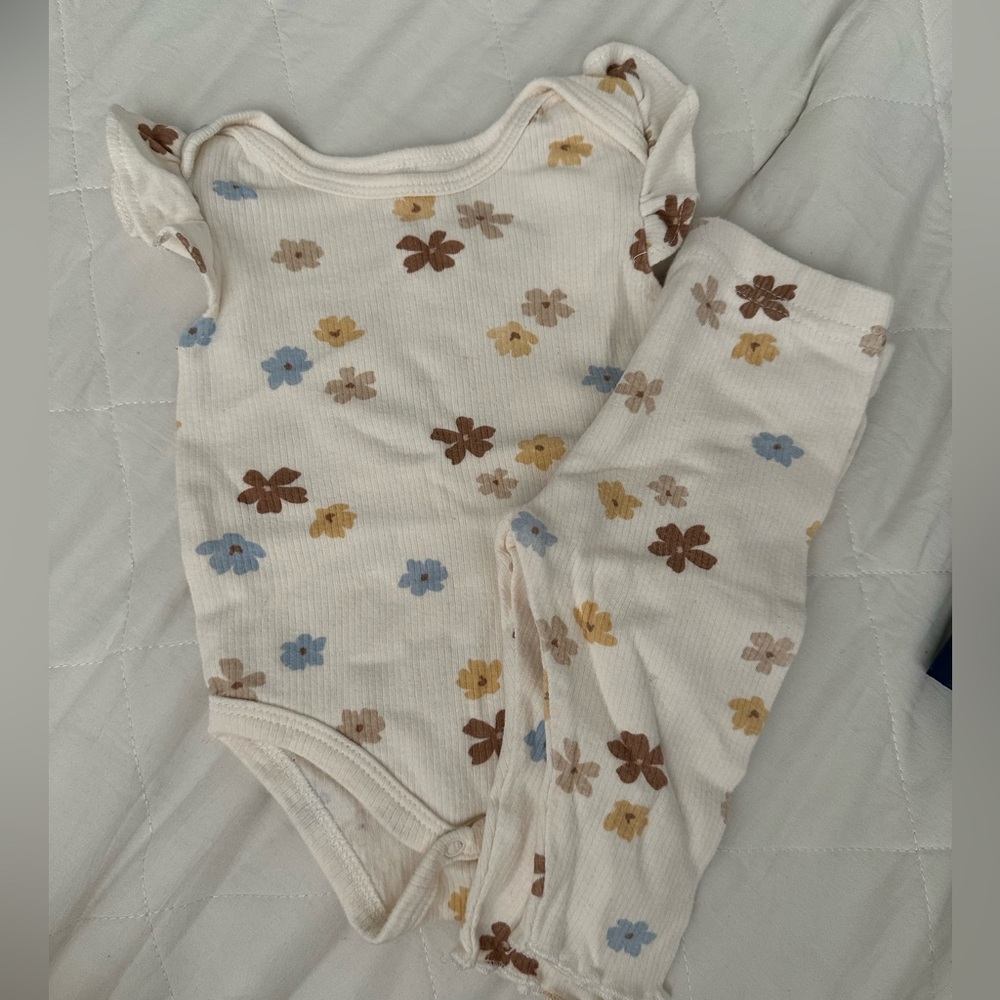 Newborn set long pants and onesie